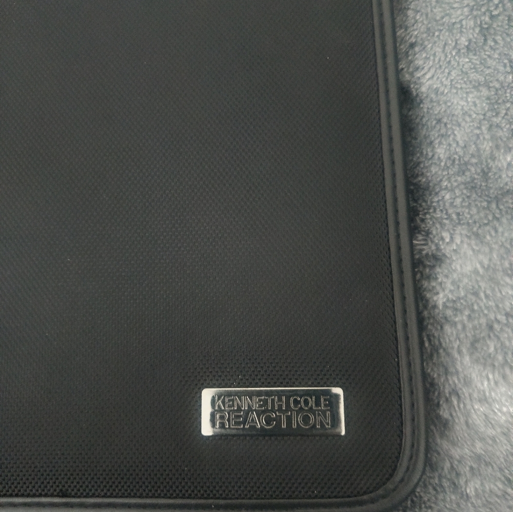 KENNETH COLE REACTION TABLET CASE - Picture 7 of 9